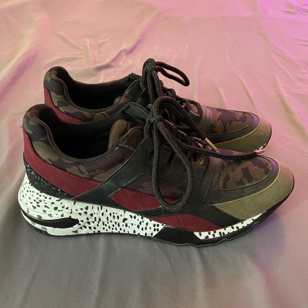 Womens Steve Madden wedge sneakers size 11M
